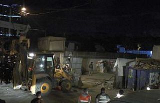 Ataşehir’de yabancı uyruklu kâğıt toplayıcılarına...