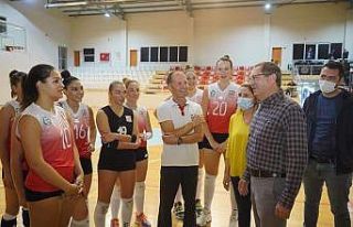 Ayvalıkgücü Belediyespor voleybolda doludizgin