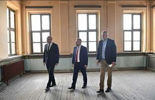 Ayvalık’ta "Kız Meslek Lisesi" tarihî...