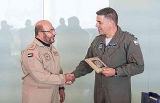 BAE Hava Kuvvetleri Komutanı "Mavi Bayrak"...