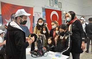 Bafra’da bilim fuarı: Öğrencilerin eserleri görücüye...