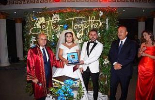 Bakan Çavuşoğlu, Manisa’da nikah şahidi oldu