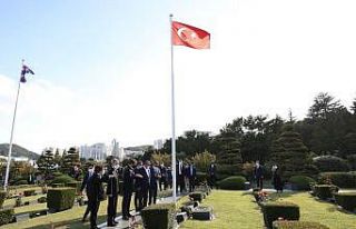 Bakan Çavuşoğlu’ndan Kore şehitlerinin yattığı...