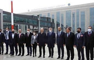 Bakan Karaismailoğlu, Gaziantep Havaalanı yeni terminalini...