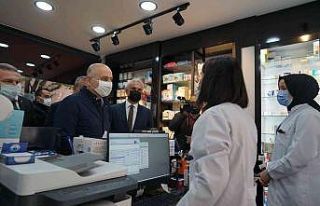 Bakan Karaismailoğlu, sel bölgesinde vatandaşlarla...