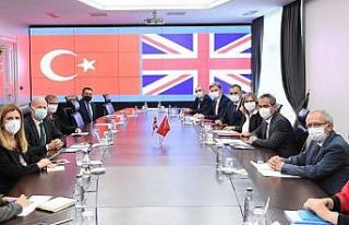 Bakan Özer, İngiltere Büyükelçisi Chilcott’u...