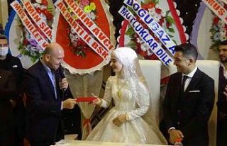 Bakan Soylu, Muş’ta nikah şahitliği yaptı
