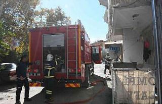 Balkondaki kombiden çıkan yangın paniğe neden...