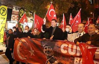 Bandırma’da düzenlenen Fener alayına binlerce...