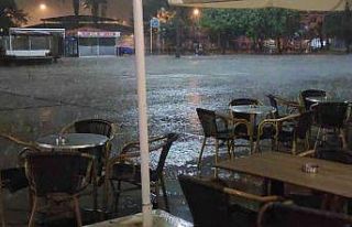 Bandırma’da sağanak etkili oldu