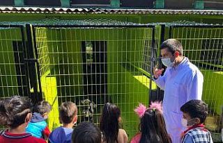 Barınak hayvanlarının kapıları miniklere açıldı