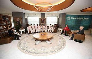 Başarılarını Başkan Erdem’le paylaştılar