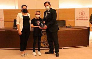 Başarılı sporcular ödüllendirildi