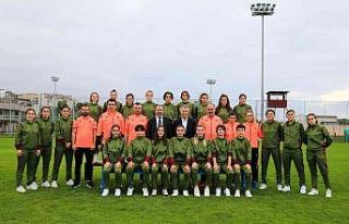 Başkan Ahmet Ağaoğlu, kadın futbol takımını...