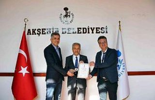 Başkan Akkaya’ya Kızılay’dan bronz madalya