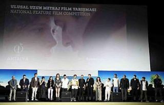 Başkan Böcek, ‘Bembeyaz’ filmini vatandaşlarla...