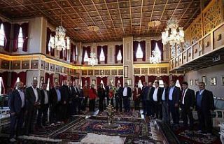 Başkan Çerçi muhtarları Yunus Emre Kültür Parkı’nda...