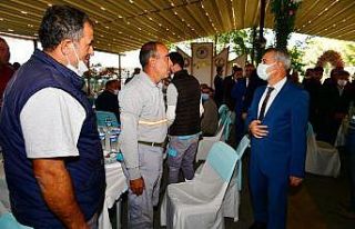 Başkan Çınar, temizlik işler müdürlüğü ekipleriyle...