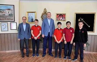 Başkan Özkan hafızları tebrik etti