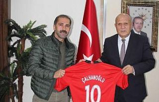 Başkan Pekmezci’ye 10 numaralı forma