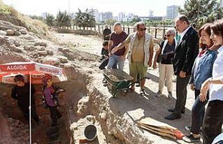 Başkan Seçer, 9 bin yıllık Yumuktepe Höyüğünü...