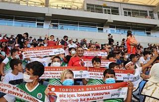 Başkan Yılmaz, 100 genci maça götürdü