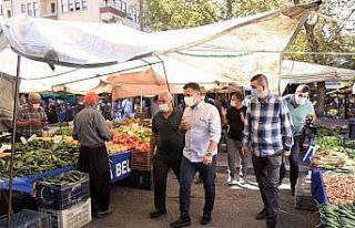 Başkan Yücel, son kez kurulan Cuma Pazarı’nda...