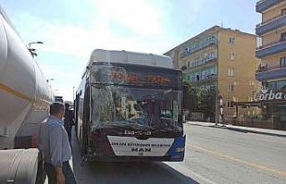 Başkent’te belediye otobüsü ile servis minibüsünün...