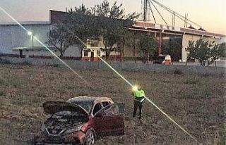 Bayan sürücünün kullandığı otomobil refüjü...
