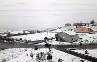 Bayburt’un yüksek kesimlerinde kar yağışı zemini...