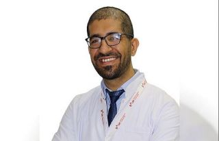 Bebeklerin sıklıkla kulaklarını çekiştirmesi...