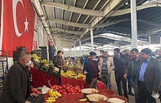 Belediye Başkanı Ekicioğlu, pazar esnafını dinledi