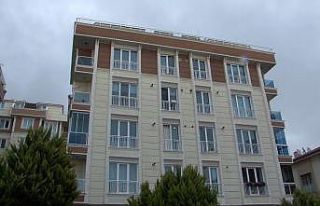 Beylikdüzü’nde cinnet getiren emekli polis, karısını...