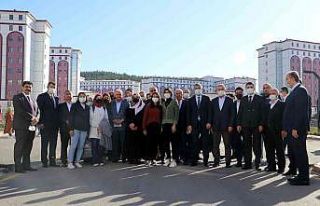 Binali Yıldırım’ı karşısında görünce telefona...