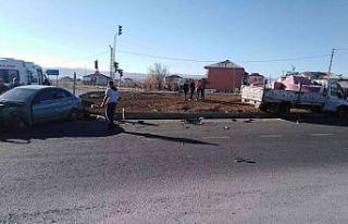 Bingöl’de otomobil ve pikap çarpıştı: 2 yaralı