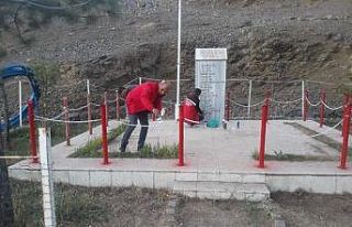 Bingöl’de şehit kabirlerinin bakımı yapılarak...