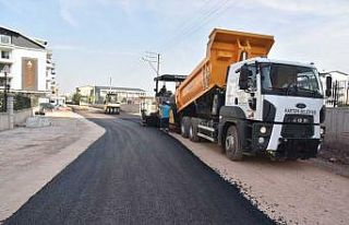 Bir sokağa 700 ton asfalt