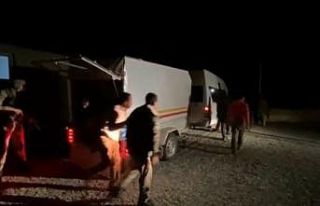 Bitlis’te römorklu minibüste 70 düzensiz göçmen...