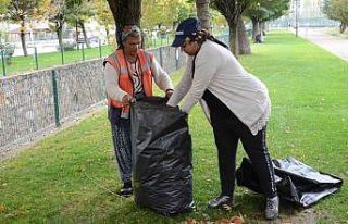 Bozüyük’te yeşil alanlarda sonbahar temizliği