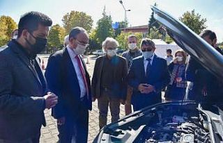 BŞEÜ’ye öğrenciler için hibrit araç hibe edildi