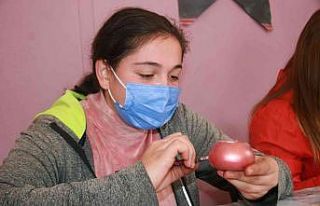 Bu merkezde kadınlar para kazanabilecekleri beceriler...