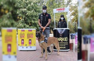 Burdur’da polis açtığı standla vatandaşı bilgilendirdi