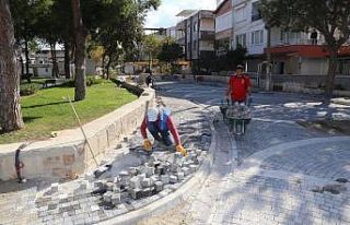 Burhaniye’de yollar yenileniyor