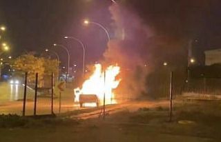 Bursa’da seyir halindeki otomobil alev topuna döndü