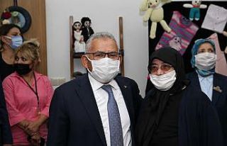 Büyükkılıç, Ulu Çınarlar Korosu ile birlikte...