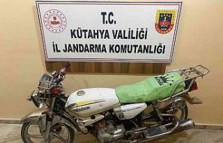 Çaldığı motosikleti jandarmaya satmaya kalktı