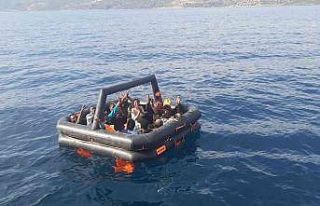 Çanakkale açıklarında 14 düzensiz göçmen yakalandı