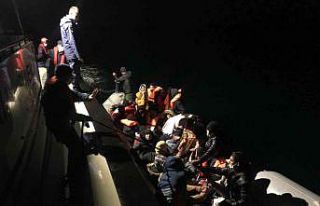 Çanakkale açıklarında 38 düzensiz göçmen kurtarıldı
