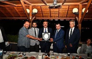 Çetin: "Muhtarlarımız istiyor biz yapıyoruz"