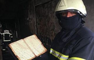 Çıkan yangında ev küle döndü, Kur’an-ı Kerim’in...